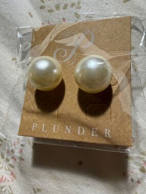 Plunder Pearl Dome Stud Earrings in Ivory